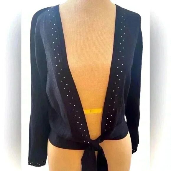Delicate crop cardigan by Madison Leigh. Navy with beading sleeve & lapel - Picture 6 of 9
